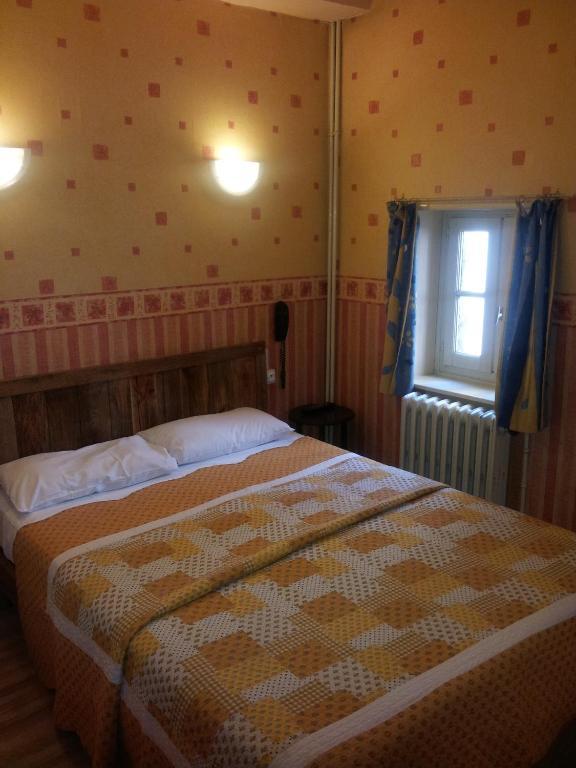 בלואה Hotel Du Bellay מראה חיצוני תמונה